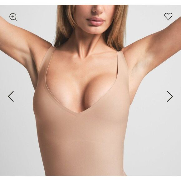 SKIMS BODY CORE SCULPT PLUNGE THONG BODYSUIT - Picture 3 of 9